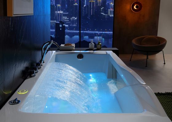 Vasca da bagno con cascata per immersioni singole