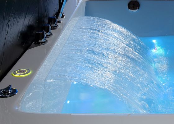 Vasca da bagno con cascata per immersioni singole