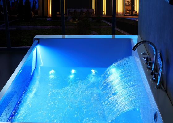 Vasca da bagno a due persone con funzione di massaggio