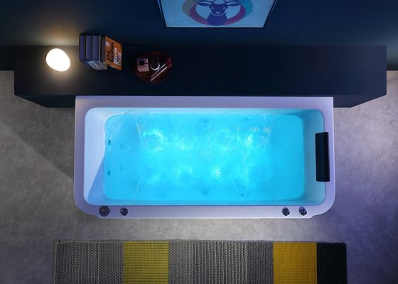 Vasca da bagno per massaggi con grembiule integrato e rubinetto per cascata a cromo indipendente