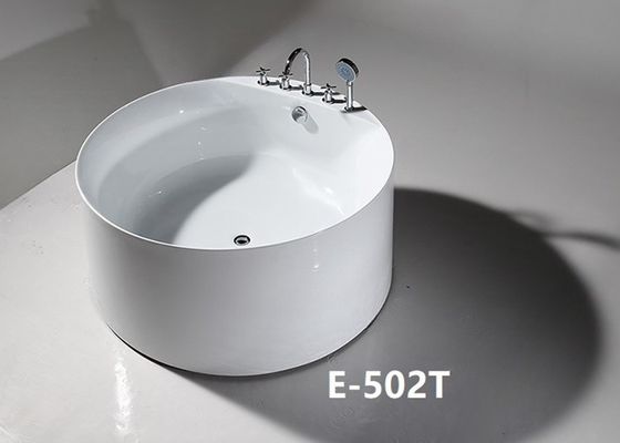 Vasca da bagno in posizione eretta con barra di presa